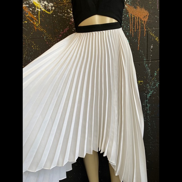 NATASHA GAN ‘GOOD FEELING’ PLEATED DRESS - Picture 5 of 16